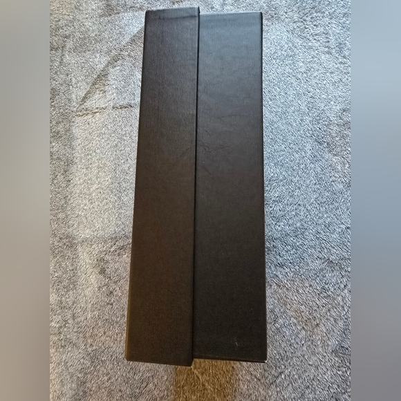 Gucci Box 12" x 9" x 5" - Picture 4 of 13